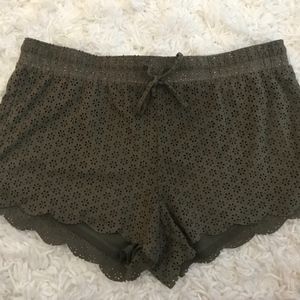 Hippe Laundry Olive Shorts